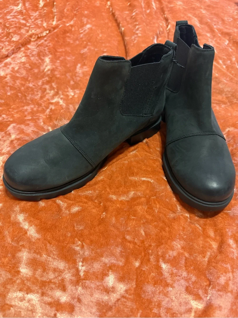 SOREL Emelie III Waterproof Chelsea Boots - Size 8 NWT